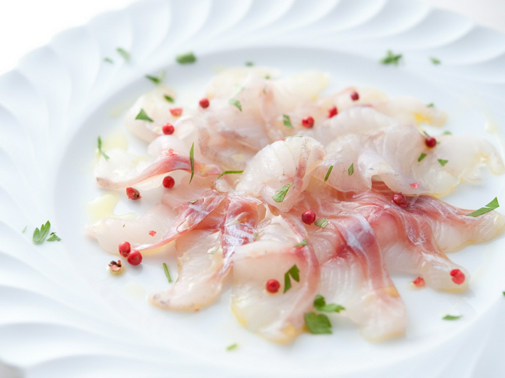 金沢港直送の魚を使用した『金沢産お魚のカルパッチョ』