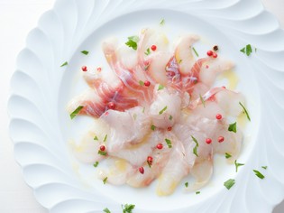 「プリップリ」締まった身が特徴の金沢港直送の魚