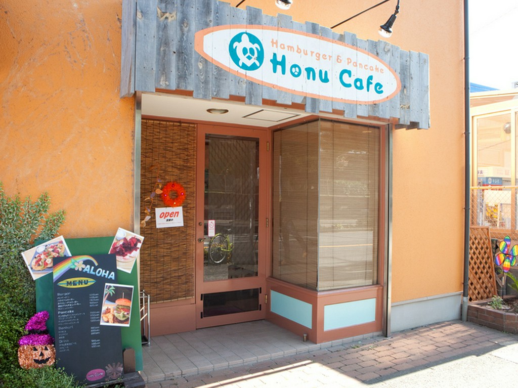 駅から徒歩2分の好立地！　ランチからディナーまで楽しめます