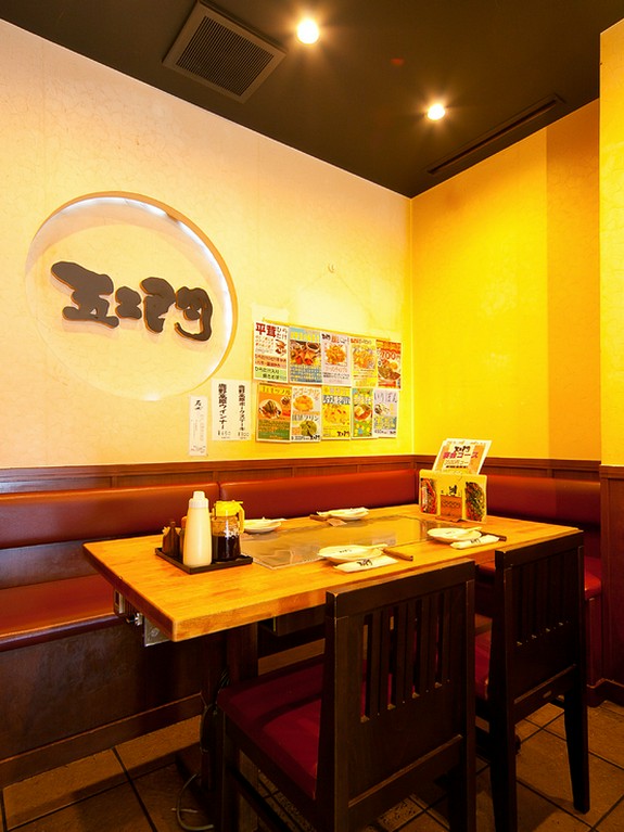 にぎやかにくつろげる空間で楽しい時間をどうぞ