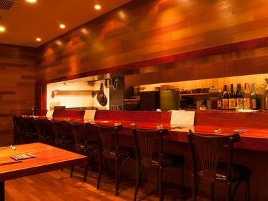 ゆったりと食事に向き合える心地よいお店 