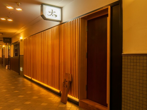 ゆったりと食事に向き合える心地よいお店