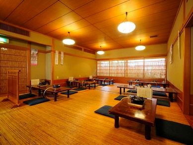 一朝一夕では醸し出せぬ趣きある空間に、料理の期待が高まる