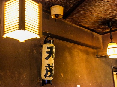 店の歴史を感じさせる古風なしつらえ