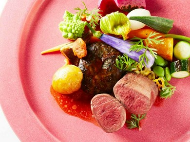 シェフの遊び心がつまった「洗練された野菜の美食」