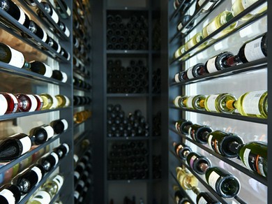 豊富な品揃えのワインで、どんな料理にもマリアージュできます