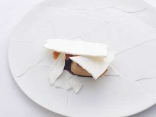 シンプルな中に複雑な味が潜む『フランス産フォアグラのポアレ』