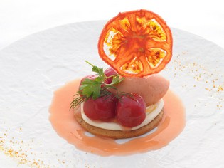 旬のフルーツを厳選。バニラでその味を引き出します