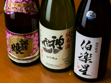 ４代目が厳選した日本酒が馬肉料理を引き立てる