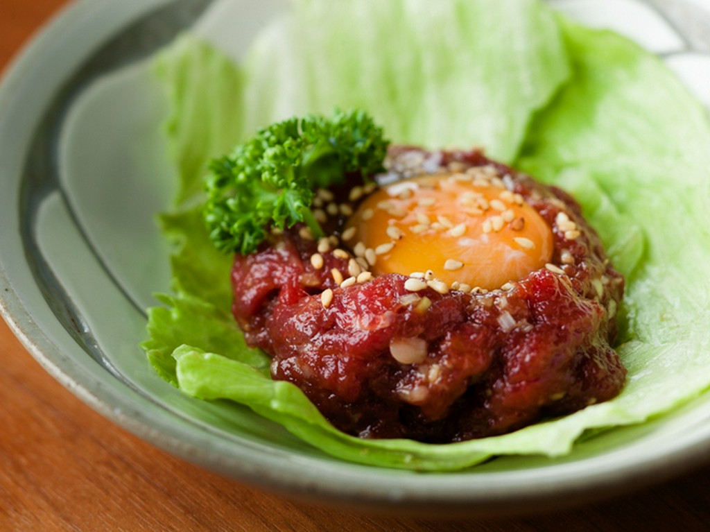 トロリと柔らかで濃厚な旨みが楽しめる『タロタロユッケ・ハーフサイズ』