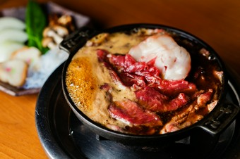 野趣溢れる馬肉を旨みが広がる『桜なべ極上ロース』