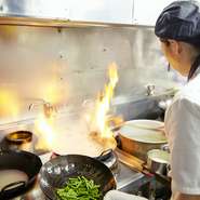 「普通のものを、よりおいしく」がテーマ。変わったことをするのではなく、素材選びや仕込み、調理でおいしさの底上げをするのが山村シェフの腕の見せどころです。