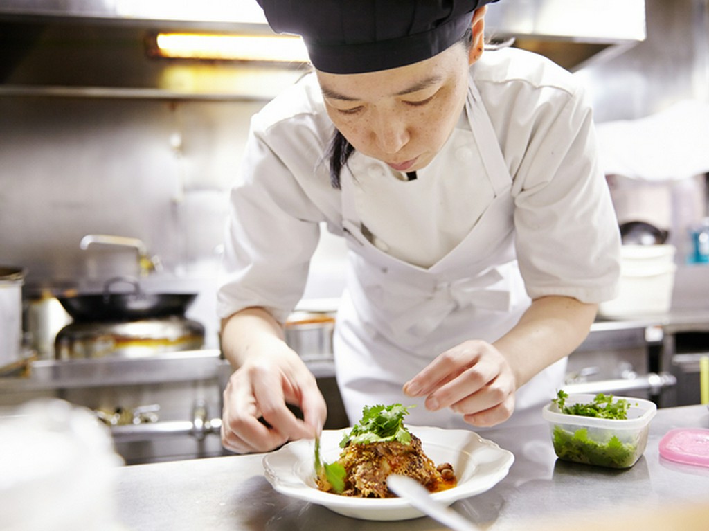 力強さのなかにふと垣間見える女性らしさ