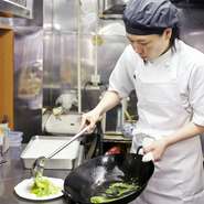 甘さと辛さの調和、複数の香辛料の組み合わせなどを、絶妙なバランスで奏でるシェフの技。