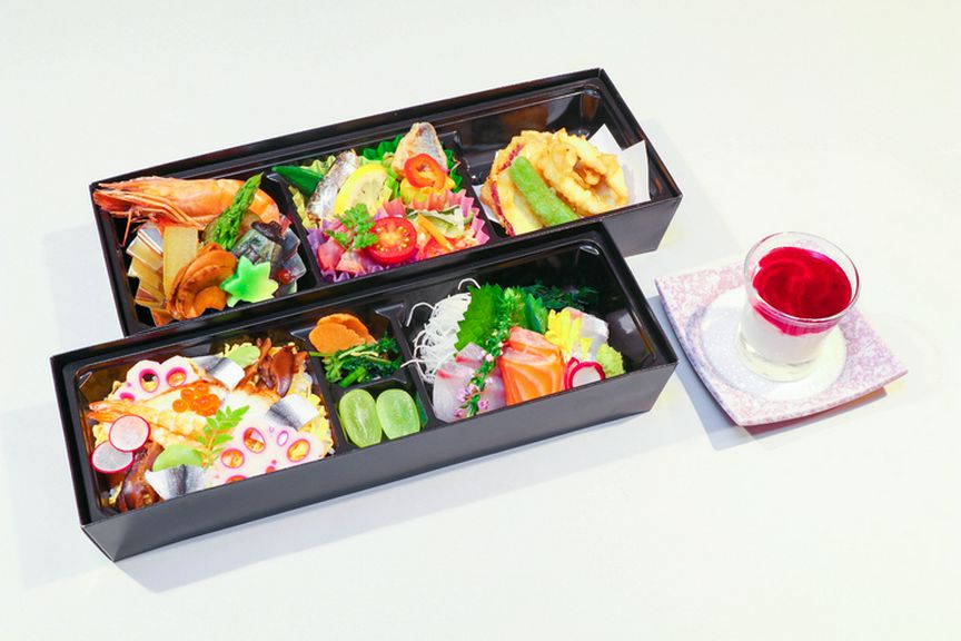 配達可能の仕出し弁当&#8258;旬彩二段重&#8258;2,500円（税別）