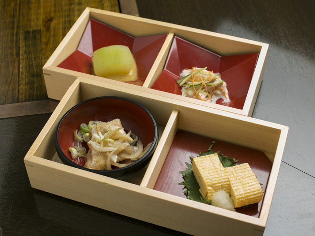 季節の味を少しずつチョイス『八寸松華堂』