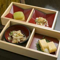 季節の味を少しずつチョイス『八寸松華堂』