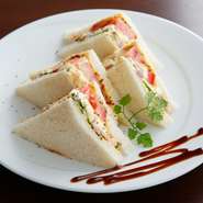 『BLTサンド』は、小腹が空いたときに欲しくなる定番メニュー。軽い食感でパクパク食べられます。