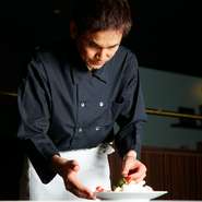 お客様からご要望やご意見を話される前に、こちらからお声掛けできるように心がけています。画一的なサービスをするのではなく、ひとりひとりに合わせたおもてなしを大切に。