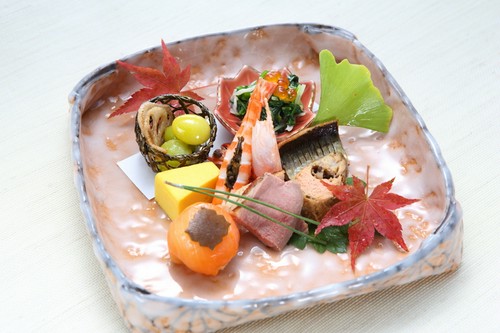 季節を感じさせる美しい料理