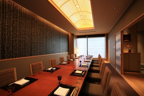 落ち着いた雰囲気の部屋で大切なひとときを