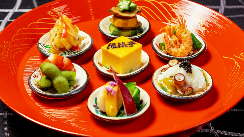 素材美を活かし、彩り豊かに仕上げられた『季節の八寸』