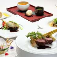 ＜全8品＞旬の味覚をふんだんに取り入れた
　　至極のコース
　　食材を吟味し、食材を生かした調理法で
　　彩りや盛り付けにこだわりながら
　　モダンに仕上げるお料理の数々
　　最上級コースをご堪能ください