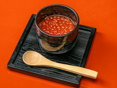 北海道産のいくらを贅沢に味わう。フォトジェニックな一品『冷製いくら茶碗蒸し』