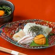 小樽の漁師さんの食べ方をヒントに。濃厚で、贅沢なこの味わい方が一番人気です。