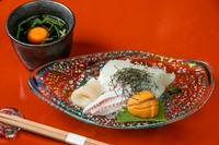 小樽の漁師さんの食べ方をヒントに。濃厚で、贅沢なこの味わい方が一番人気です。