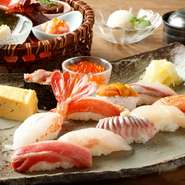 港町「小樽」をそのまま...
・花籠前菜盛り合わせ
・握り12貫
　大トロ
　ぼたんえび
　海水うに
　ひとくちいくら
　他８貫
・止椀
・デザート