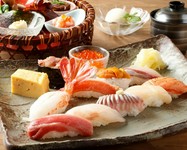 ランチで一番人気のコース。
握り中心に北海道食材をお楽しみ頂けます。