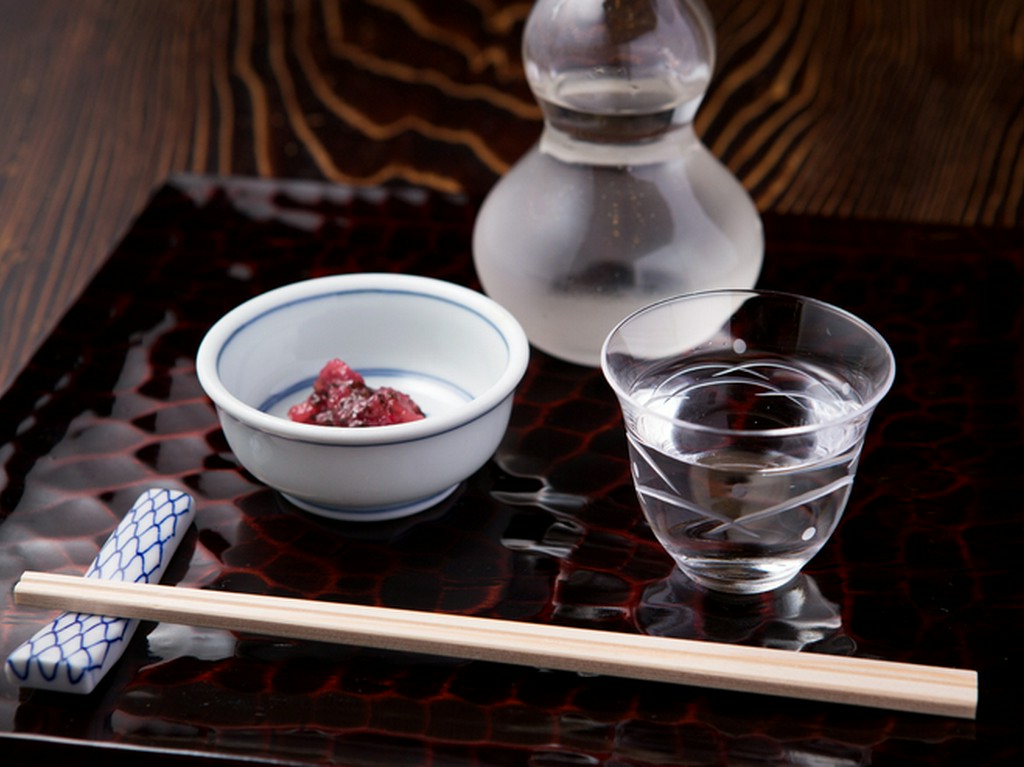 王道の日本酒が上品な蕎麦を引き立てる