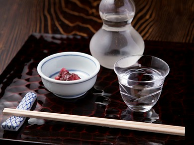 王道の日本酒が上品な蕎麦を引き立てる