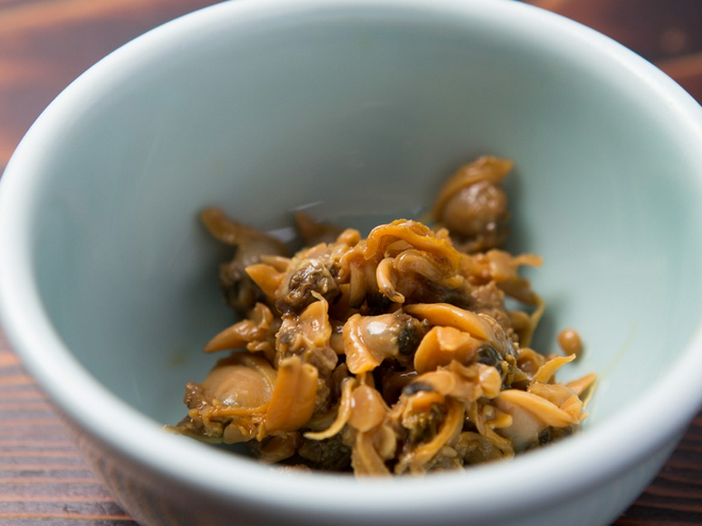 蕎麦の前に伝統の一品料理で軽く一杯