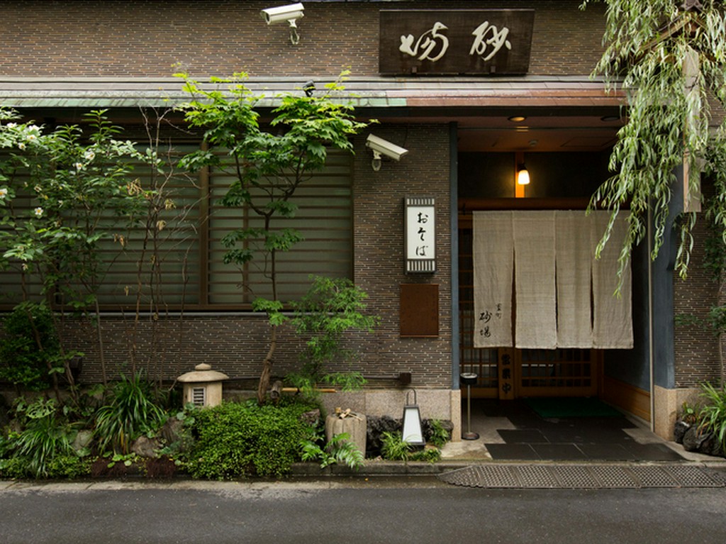 連日行列ができる路地裏の人気店