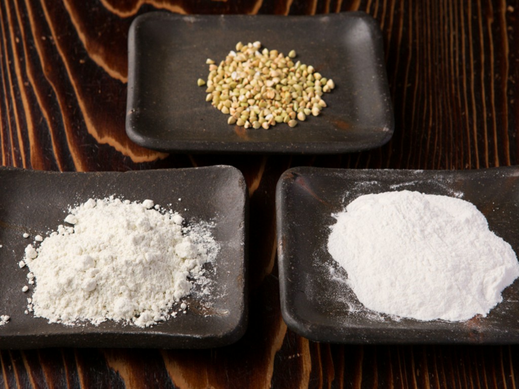 個性際立つ2種類の蕎麦粉を使い分け