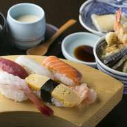 ランチタイムは、新鮮な魚介や旬の味が楽しめるセットメニューが女性客に人気。『セレクトランチ』は、にぎり、天丼など10種類のハーフメニューからお好みの２品が選べ、その上茶碗蒸し、みそ椀、デザート付き。
 