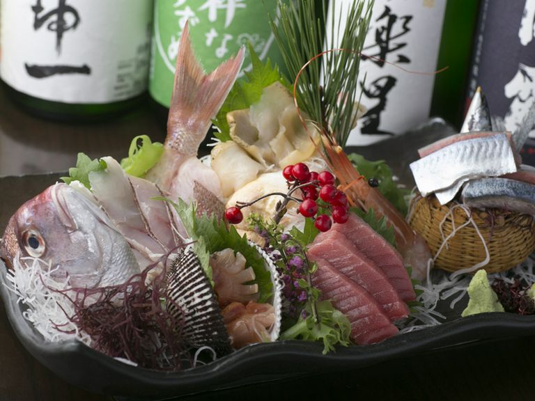 豪華絢爛！　中央市場直送の『刺し身盛り合わせ』はおすすめ