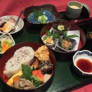 旬を彩る二段重ねの京風お弁当