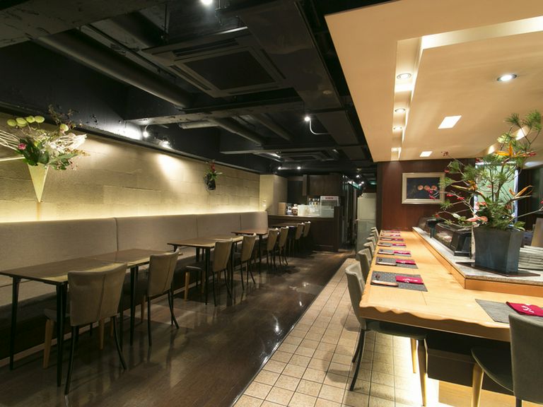 アメリカや欧州などにある「寿司バー」なども参考にした店づくり