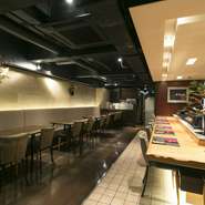 外国の「寿司バー」のような雰囲気をお客様に楽しんでいただけるように店舗の全面リニューアルをしました。改装後も長くもつようにと細部にまでこだわって設計したので、今でも斬新さを保っています。
