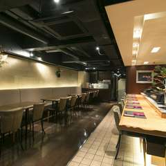 アメリカや欧州などにある「寿司バー」なども参考にした店づくり