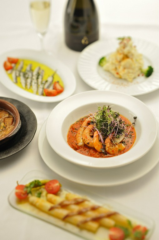 豊富なパーティーやコースのメニューで、女子会・ワイン会にも