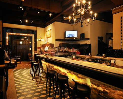 カウンター席はお１人様でも