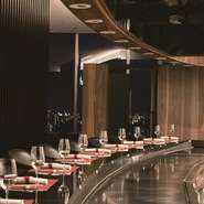 誕生日や結婚記念日など特別な日を豪華に祝ってみませんか？　「鉄板会席」で贅沢な大人のひと時を、大切な人とお愉しみください。