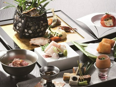 大切な方との会食にもピッタリな、落ち着いた個室もあります