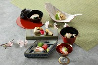 瀬戸内の春を代表する鰆をはじめ、岡山県が誇る旬の食材、華やかな会席をご用意いたしました。春の恵みを、繊細な味わいに仕立てた品々を存分にご満喫いただけます。