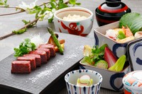 ステーキ御膳をテーブル席でゆっくりお召し上がり頂けます。20Fからの眺望もあわせて贅沢にご堪能下さい。
