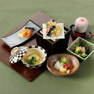 瀬戸内市の鴨や日生の干し海老、備前のお茶、旬の鰤や菜の花などを使用したランチです。